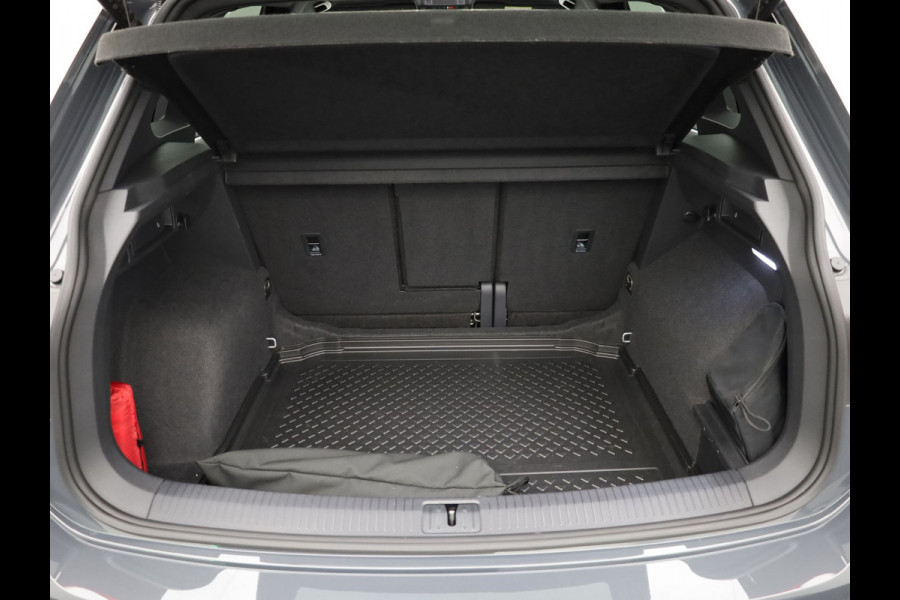 Volkswagen Tiguan 1.5 TSI R-Line Business+ | Panodak | Standkachel | Keyless | IQ Light | Black Style | Elk. A-klep | Prijs Rijklaar !!