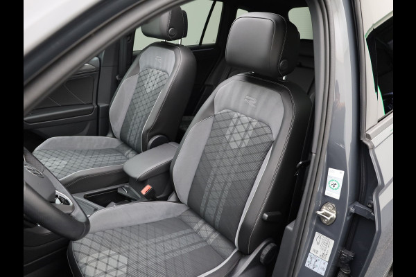 Volkswagen Tiguan 1.5 TSI R-Line Business+ | Panodak | Standkachel | Keyless | IQ Light | Black Style | Elk. A-klep | Prijs Rijklaar !!
