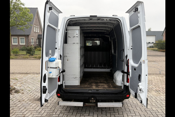 Renault Master T35 2.3 dCi 135PK Euro6 L2H2 ✓ 3-zits ✓ camera ✓ trekhaak 2500KG ✓ omvormer