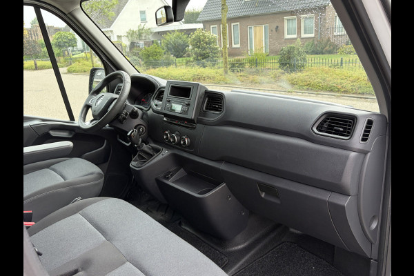 Renault Master T35 2.3 dCi 135PK Euro6 L2H2 ✓ 3-zits ✓ camera ✓ trekhaak 2500KG ✓ omvormer