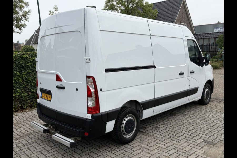 Renault Master T35 2.3 dCi 135PK Euro6 L2H2 ✓ 3-zits ✓ camera ✓ trekhaak 2500KG ✓ omvormer