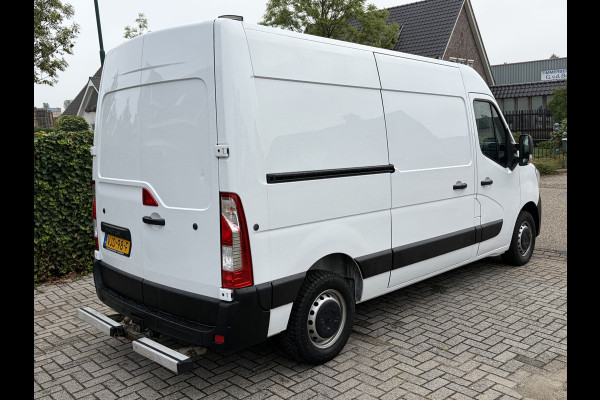 Renault Master T35 2.3 dCi 135PK Euro6 L2H2 ✓ 3-zits ✓ camera ✓ trekhaak 2500KG ✓ omvormer