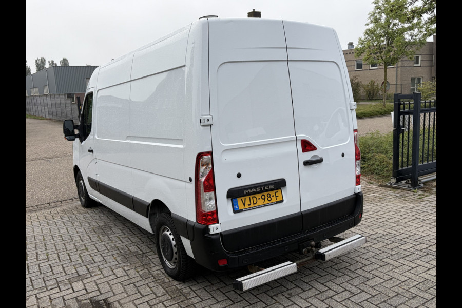 Renault Master T35 2.3 dCi 135PK Euro6 L2H2 ✓ 3-zits ✓ camera ✓ trekhaak 2500KG ✓ omvormer