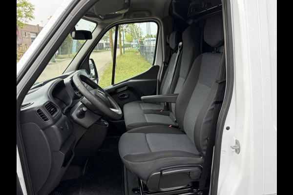 Renault Master T35 2.3 dCi 135PK Euro6 L2H2 ✓ 3-zits ✓ camera ✓ trekhaak 2500KG ✓ omvormer