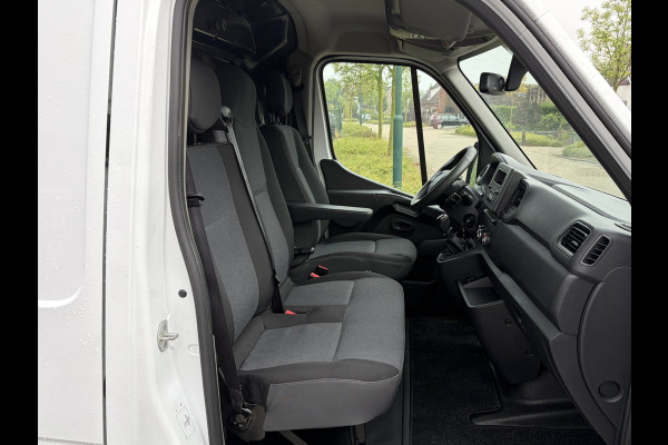 Renault Master T35 2.3 dCi 135PK Euro6 L2H2 ✓ 3-zits ✓ camera ✓ trekhaak 2500KG ✓ omvormer