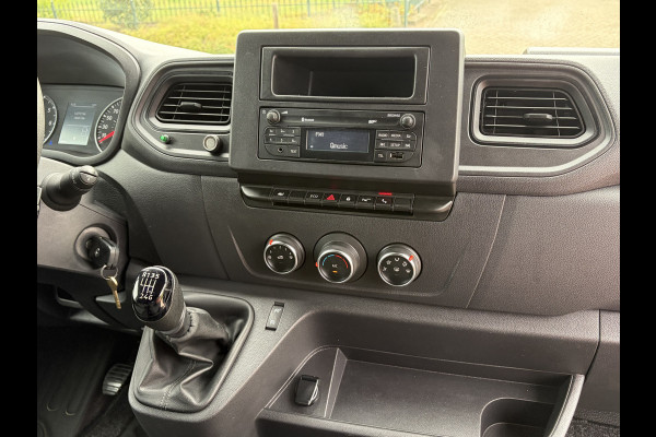 Renault Master T35 2.3 dCi 135PK Euro6 L2H2 ✓ 3-zits ✓ camera ✓ trekhaak 2500KG ✓ omvormer