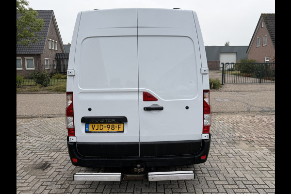 Renault Master T35 2.3 dCi 135PK Euro6 L2H2 ✓ 3-zits ✓ camera ✓ trekhaak 2500KG ✓ omvormer