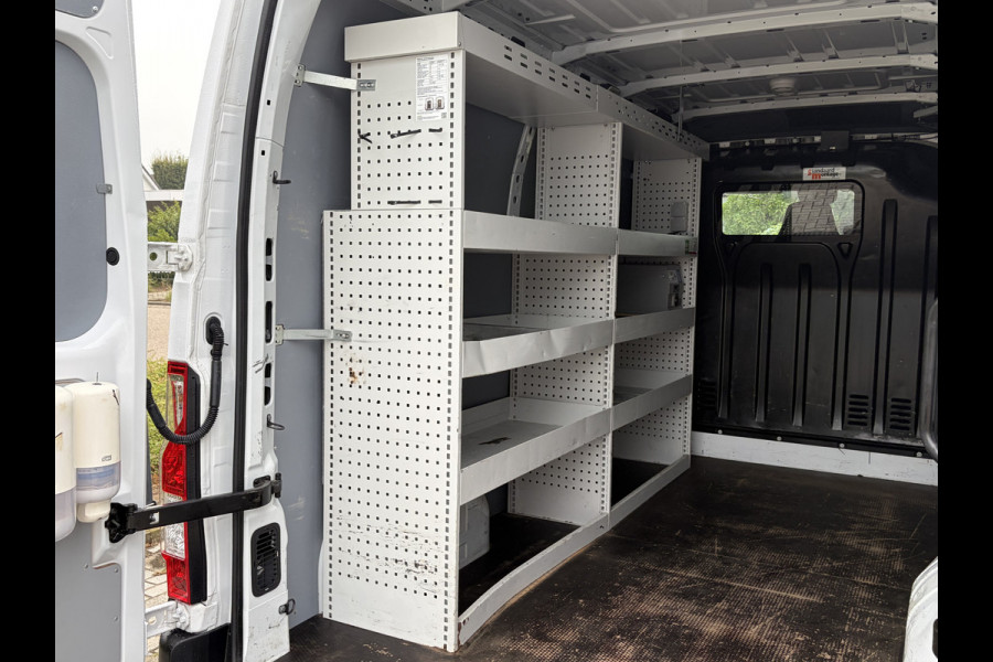 Renault Master T35 2.3 dCi 135PK Euro6 L2H2 ✓ 3-zits ✓ camera ✓ trekhaak 2500KG ✓ omvormer
