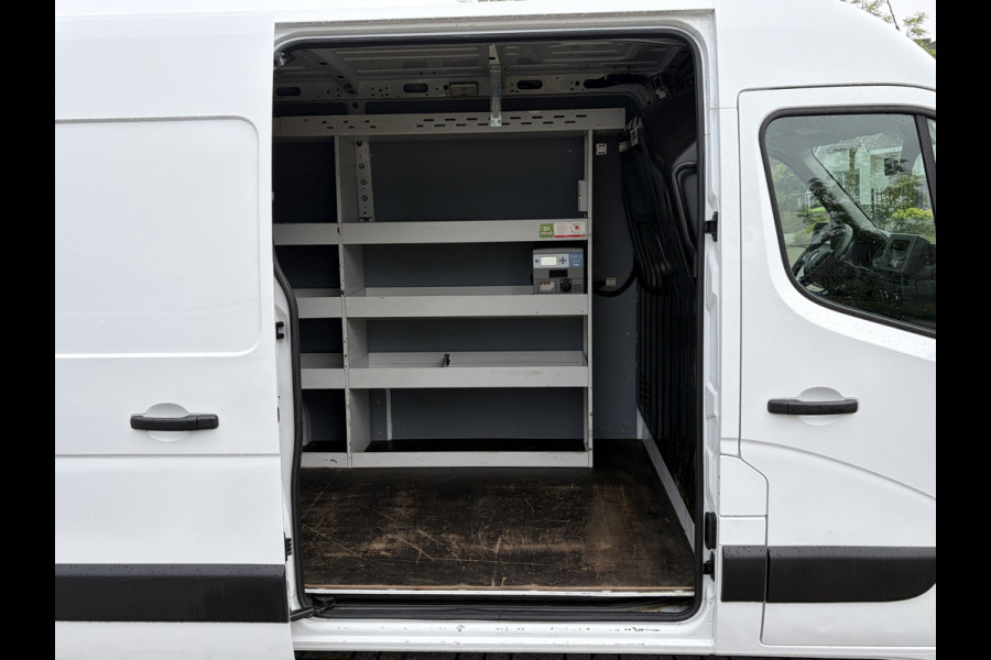 Renault Master T35 2.3 dCi 135PK Euro6 L2H2 ✓ 3-zits ✓ camera ✓ trekhaak 2500KG ✓ omvormer
