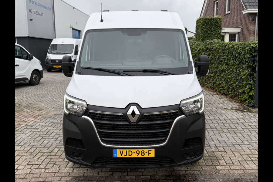 Renault Master T35 2.3 dCi 135PK Euro6 L2H2 ✓ 3-zits ✓ camera ✓ trekhaak 2500KG ✓ omvormer