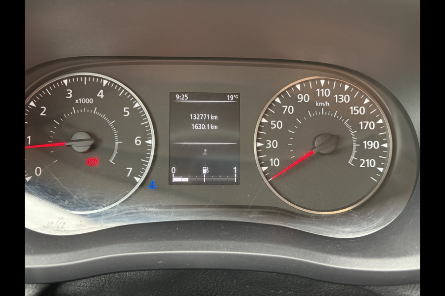 Renault Master T35 2.3 dCi 135PK Euro6 L2H2 ✓ 3-zits ✓ camera ✓ trekhaak 2500KG ✓ omvormer