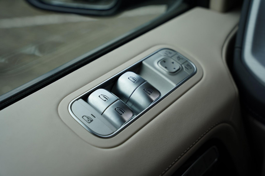 Mercedes-Benz G-Klasse 580 / 116 kWh / Robijnrood / Leder Beige / Grille Verlicht