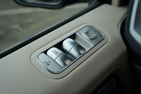 Mercedes-Benz G-Klasse 580 / 116 kWh / Robijnrood / Leder Beige / Grille Verlicht