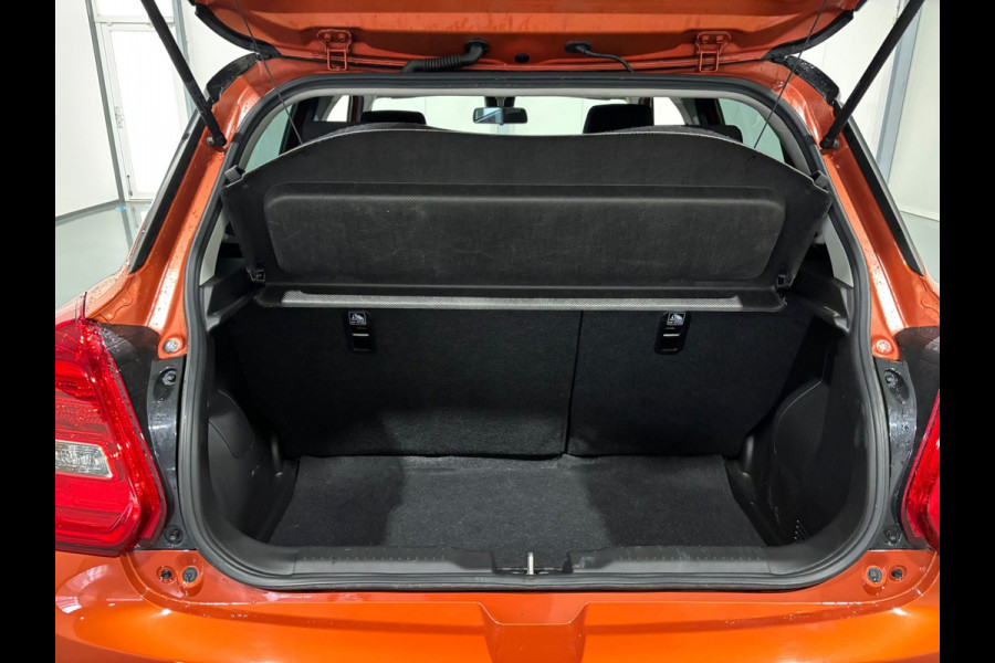 Suzuki Swift 1.2 Style Smart Hybrid - Automaat - Camera - Media Apple/Android - Winterpakket- Org.NL