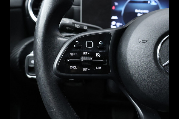 Mercedes-Benz A-Klasse 200 Business Solution Sport (CARPLAY,LED,DIGITAL COCKPIT,SPORTSTOELEN,CAMERA,NAVI,PDC,NETTESTAAT)