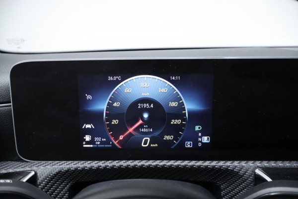 Mercedes-Benz A-Klasse 200 Business Solution Sport (CARPLAY,LED,DIGITAL COCKPIT,SPORTSTOELEN,CAMERA,NAVI,PDC,NETTESTAAT)