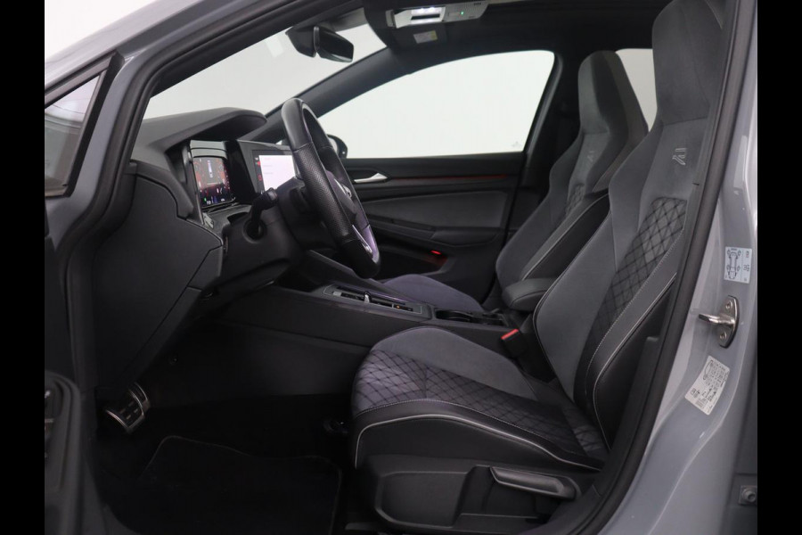 Volkswagen Golf Variant 1.5 eTSI R-Line Business | Panoramadak | Sportstoelen | Adaptive cruise | Stuur/stoel verwarming | Park assist | Navigatie | Carplay | Sfeerverlichting | Climate control | 18" velgen