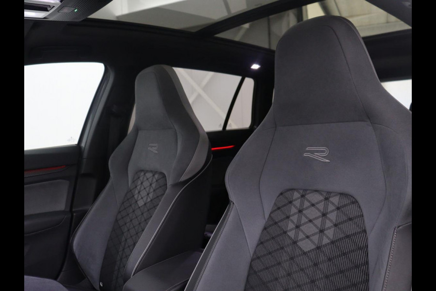 Volkswagen Golf Variant 1.5 eTSI R-Line Business | Panoramadak | Sportstoelen | Adaptive cruise | Stuur/stoel verwarming | Park assist | Navigatie | Carplay | Sfeerverlichting | Climate control | 18" velgen