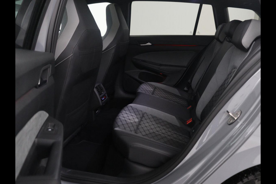 Volkswagen Golf Variant 1.5 eTSI R-Line Business | Panoramadak | Sportstoelen | Adaptive cruise | Stuur/stoel verwarming | Park assist | Navigatie | Carplay | Sfeerverlichting | Climate control | 18" velgen