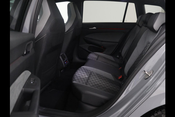 Volkswagen Golf Variant 1.5 eTSI R-Line Business | Panoramadak | Sportstoelen | Adaptive cruise | Stuur/stoel verwarming | Park assist | Navigatie | Carplay | Sfeerverlichting | Climate control | 18" velgen