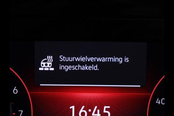 Volkswagen Golf Variant 1.5 eTSI R-Line Business | Panoramadak | Sportstoelen | Adaptive cruise | Stuur/stoel verwarming | Park assist | Navigatie | Carplay | Sfeerverlichting | Climate control | 18" velgen