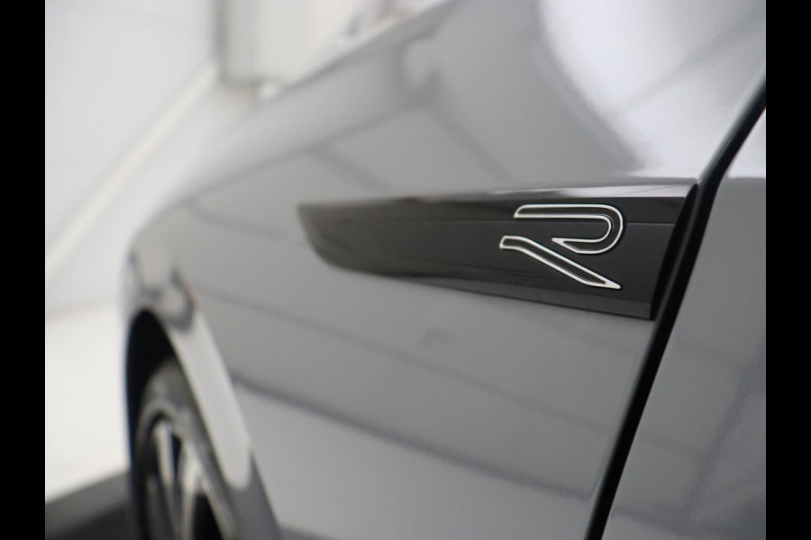 Volkswagen Golf Variant 1.5 eTSI R-Line Business | Panoramadak | Sportstoelen | Adaptive cruise | Stuur/stoel verwarming | Park assist | Navigatie | Carplay | Sfeerverlichting | Climate control | 18" velgen