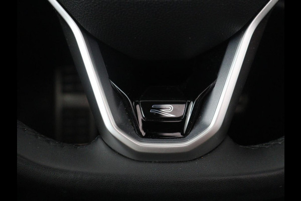 Volkswagen Golf Variant 1.5 eTSI R-Line Business | Panoramadak | Sportstoelen | Adaptive cruise | Stuur/stoel verwarming | Park assist | Navigatie | Carplay | Sfeerverlichting | Climate control | 18" velgen