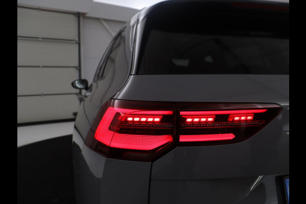 Volkswagen Golf Variant 1.5 eTSI R-Line Business | Panoramadak | Sportstoelen | Adaptive cruise | Stuur/stoel verwarming | Park assist | Navigatie | Carplay | Sfeerverlichting | Climate control | 18" velgen