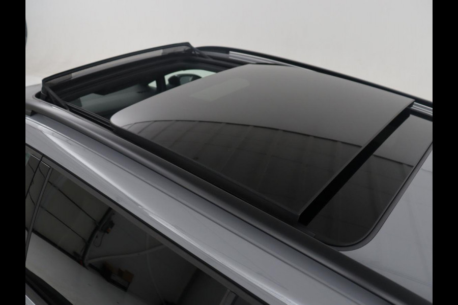 Volkswagen Golf Variant 1.5 eTSI R-Line Business | Panoramadak | Sportstoelen | Adaptive cruise | Stuur/stoel verwarming | Park assist | Navigatie | Carplay | Sfeerverlichting | Climate control | 18" velgen