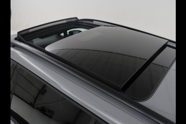 Volkswagen Golf Variant 1.5 eTSI R-Line Business | Panoramadak | Sportstoelen | Adaptive cruise | Stuur/stoel verwarming | Park assist | Navigatie | Carplay | Sfeerverlichting | Climate control | 18" velgen