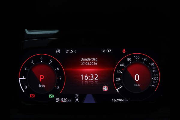 Volkswagen Golf Variant 1.5 eTSI R-Line Business | Panoramadak | Sportstoelen | Adaptive cruise | Stuur/stoel verwarming | Park assist | Navigatie | Carplay | Sfeerverlichting | Climate control | 18" velgen