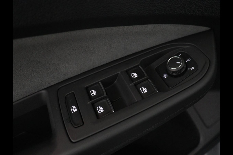 Volkswagen Golf Variant 1.5 eTSI R-Line Business | Panoramadak | Sportstoelen | Adaptive cruise | Stuur/stoel verwarming | Park assist | Navigatie | Carplay | Sfeerverlichting | Climate control | 18" velgen