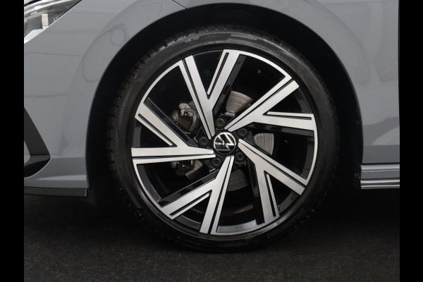 Volkswagen Golf Variant 1.5 eTSI R-Line Business | Panoramadak | Sportstoelen | Adaptive cruise | Stuur/stoel verwarming | Park assist | Navigatie | Carplay | Sfeerverlichting | Climate control | 18" velgen