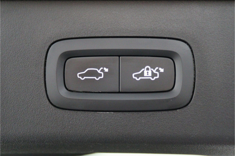 Lynk & Co 01 1.5 Plug-in Hybrid 360° Camera, Panoramadak, Apple Carplay, ACC, Keyless, Zwarte hemel, LED, 20''