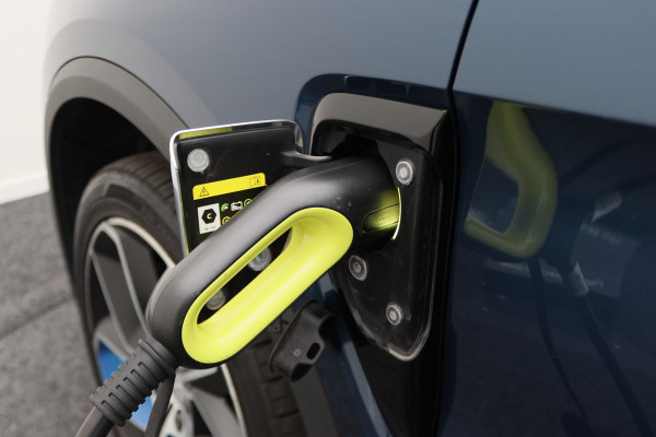 Lynk & Co 01 1.5 Plug-in Hybrid 360° Camera, Panoramadak, Apple Carplay, ACC, Keyless, Zwarte hemel, LED, 20''