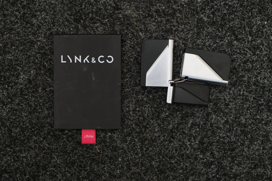 Lynk & Co 01 1.5 Plug-in Hybrid 360° Camera, Panoramadak, Apple Carplay, ACC, Keyless, Zwarte hemel, LED, 20''