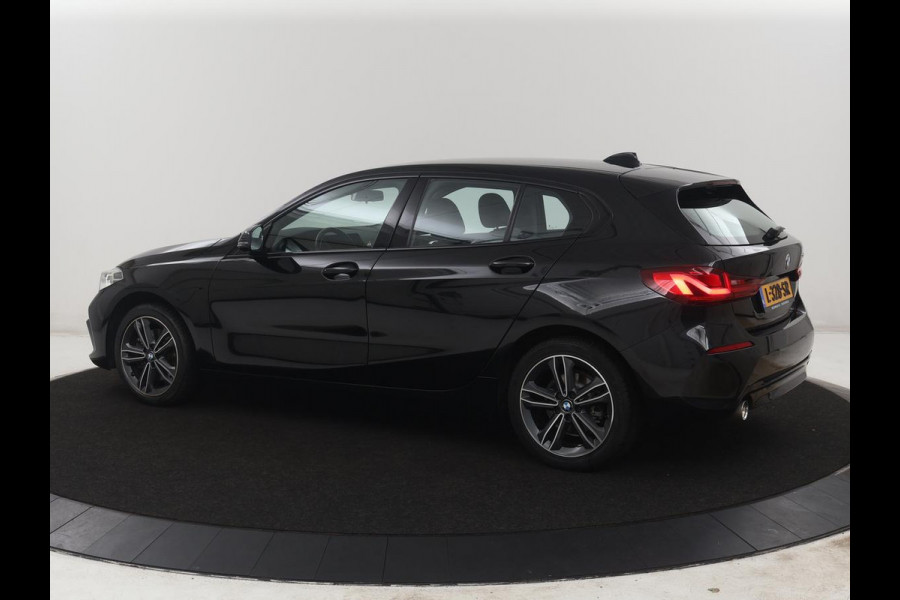 BMW 1-serie 118i Business Edition | Half leder | Cruise control | Stoelverwarming | Navigatie | Carplay | Park assist | Climate control | Virtual dashboard | 17" velgen