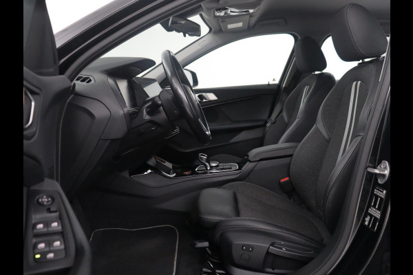 BMW 1-serie 118i Business Edition | Half leder | Cruise control | Stoelverwarming | Navigatie | Carplay | Park assist | Climate control | Virtual dashboard | 17" velgen