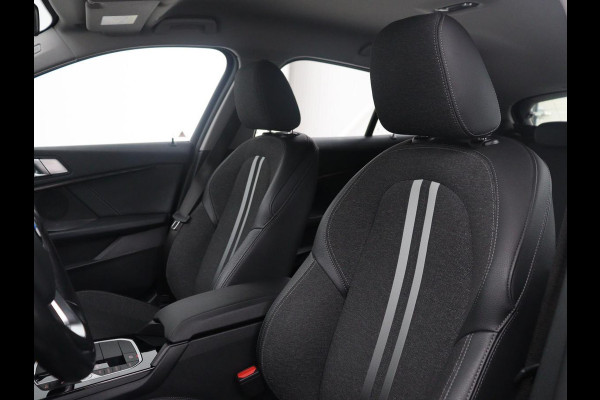 BMW 1-serie 118i Business Edition | Half leder | Cruise control | Stoelverwarming | Navigatie | Carplay | Park assist | Climate control | Virtual dashboard | 17" velgen