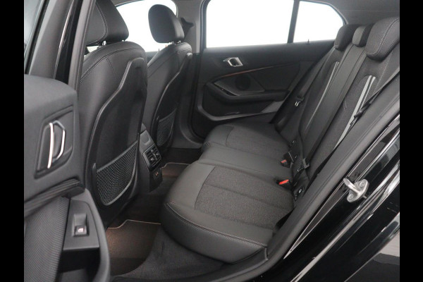 BMW 1-serie 118i Business Edition | Half leder | Cruise control | Stoelverwarming | Navigatie | Carplay | Park assist | Climate control | Virtual dashboard | 17" velgen