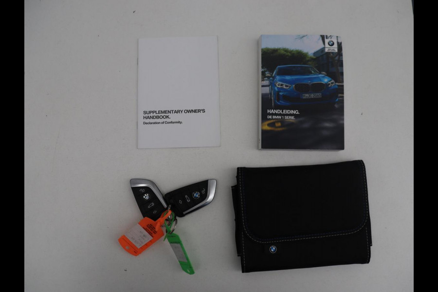 BMW 1-serie 118i Business Edition | Half leder | Cruise control | Stoelverwarming | Navigatie | Carplay | Park assist | Climate control | Virtual dashboard | 17" velgen