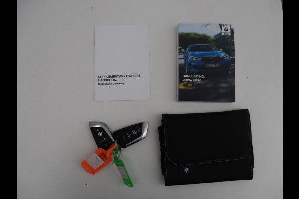 BMW 1-serie 118i Business Edition | Half leder | Cruise control | Stoelverwarming | Navigatie | Carplay | Park assist | Climate control | Virtual dashboard | 17" velgen