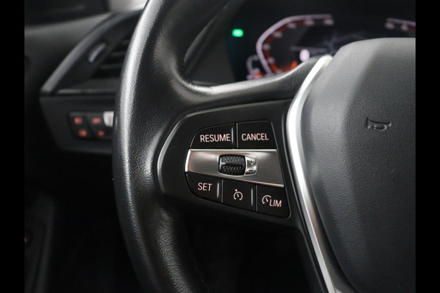 BMW 1-serie 118i Business Edition | Half leder | Cruise control | Stoelverwarming | Navigatie | Carplay | Park assist | Climate control | Virtual dashboard | 17" velgen