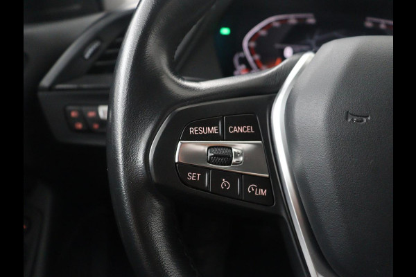 BMW 1-serie 118i Business Edition | Half leder | Cruise control | Stoelverwarming | Navigatie | Carplay | Park assist | Climate control | Virtual dashboard | 17" velgen