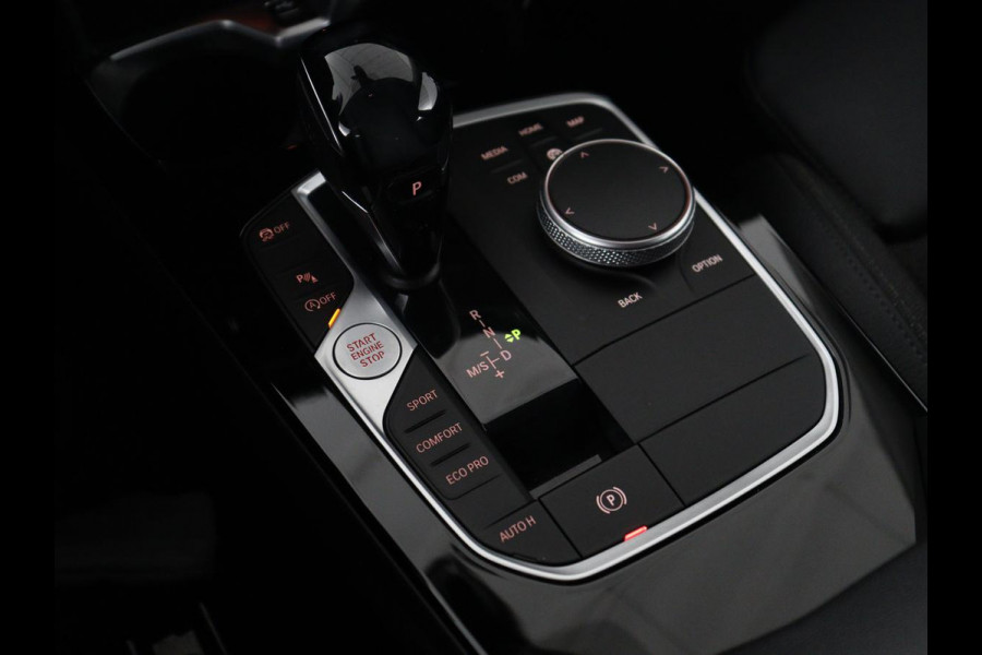 BMW 1-serie 118i Business Edition | Half leder | Cruise control | Stoelverwarming | Navigatie | Carplay | Park assist | Climate control | Virtual dashboard | 17" velgen