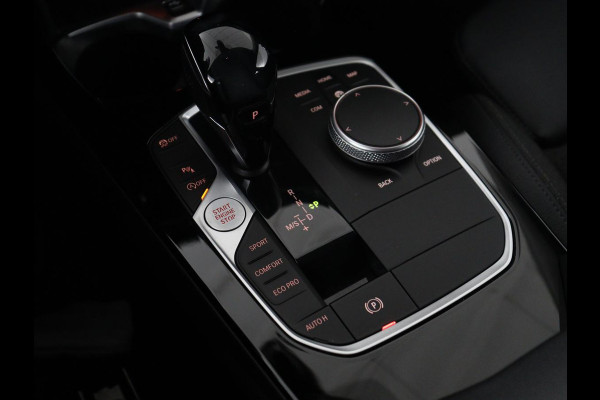 BMW 1-serie 118i Business Edition | Half leder | Cruise control | Stoelverwarming | Navigatie | Carplay | Park assist | Climate control | Virtual dashboard | 17" velgen