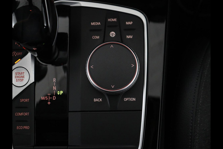 BMW 1-serie 118i Business Edition | Half leder | Cruise control | Stoelverwarming | Navigatie | Carplay | Park assist | Climate control | Virtual dashboard | 17" velgen