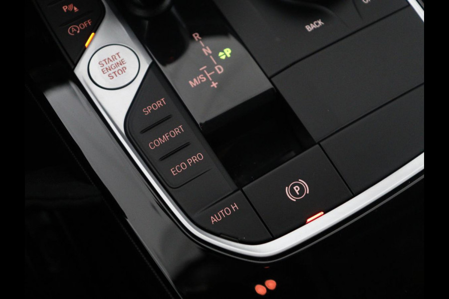 BMW 1-serie 118i Business Edition | Half leder | Cruise control | Stoelverwarming | Navigatie | Carplay | Park assist | Climate control | Virtual dashboard | 17" velgen