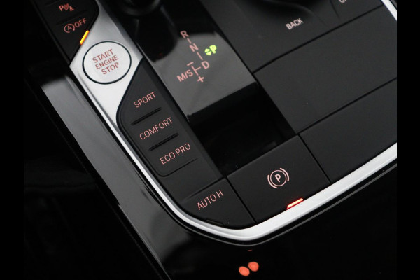 BMW 1-serie 118i Business Edition | Half leder | Cruise control | Stoelverwarming | Navigatie | Carplay | Park assist | Climate control | Virtual dashboard | 17" velgen