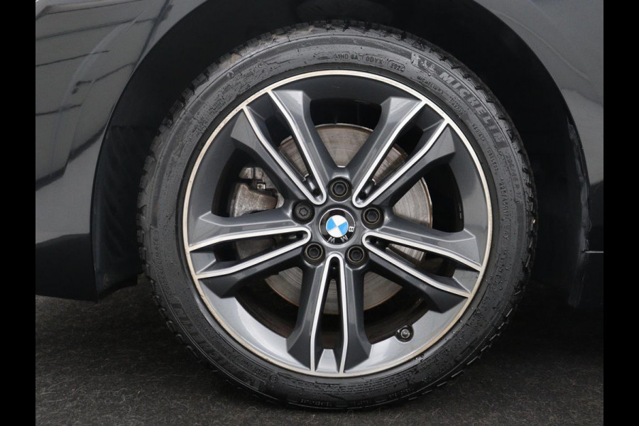 BMW 1-serie 118i Business Edition | Half leder | Cruise control | Stoelverwarming | Navigatie | Carplay | Park assist | Climate control | Virtual dashboard | 17" velgen